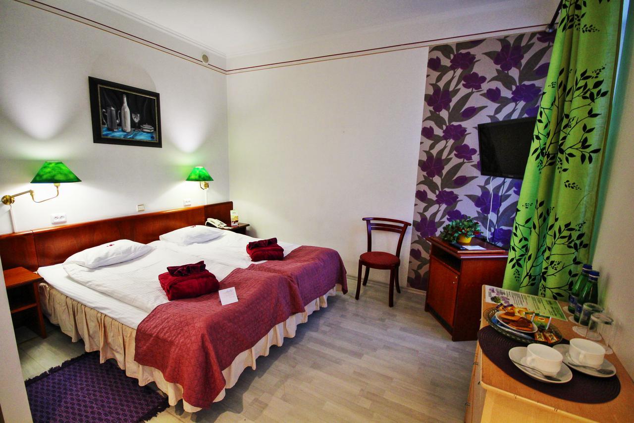 Nb Hotel With Free Parking รีกา ภายนอก รูปภาพ